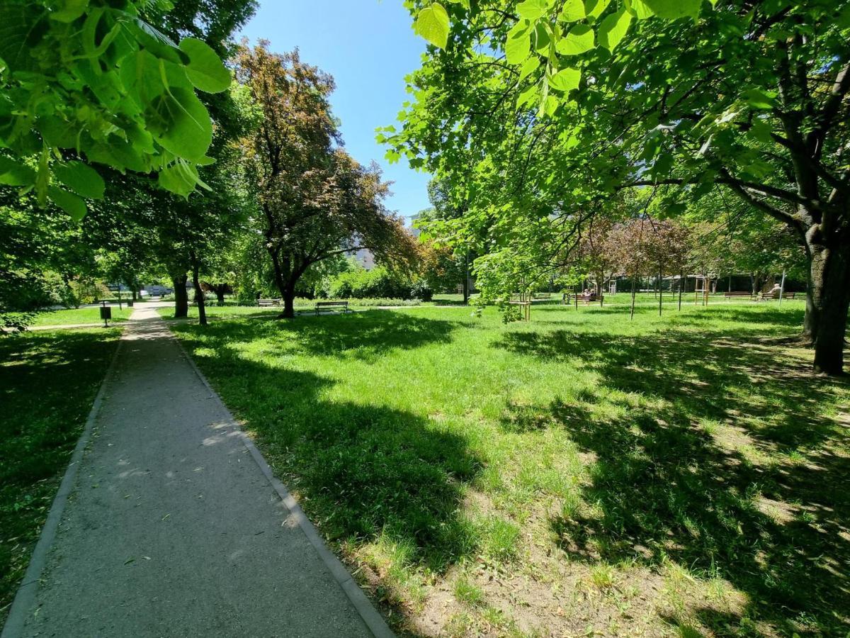 Centrum Warszawa - Center Of วอร์ซอ ภายนอก รูปภาพ